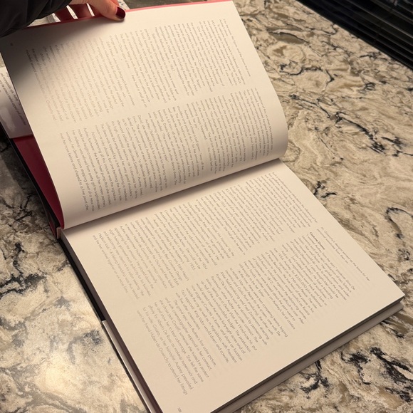 ⭐️Audrey Hepburn The 50’s Coffee Table Book - Picture 5 of 9